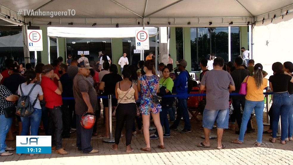 Fila no cartório de Palmas — Foto: Reprodução/TV Anhanguera