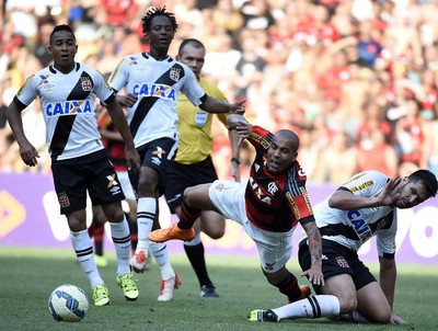 Sheik e PV levam o terceiro amarelo e não enfrentam o JEC, no domingo