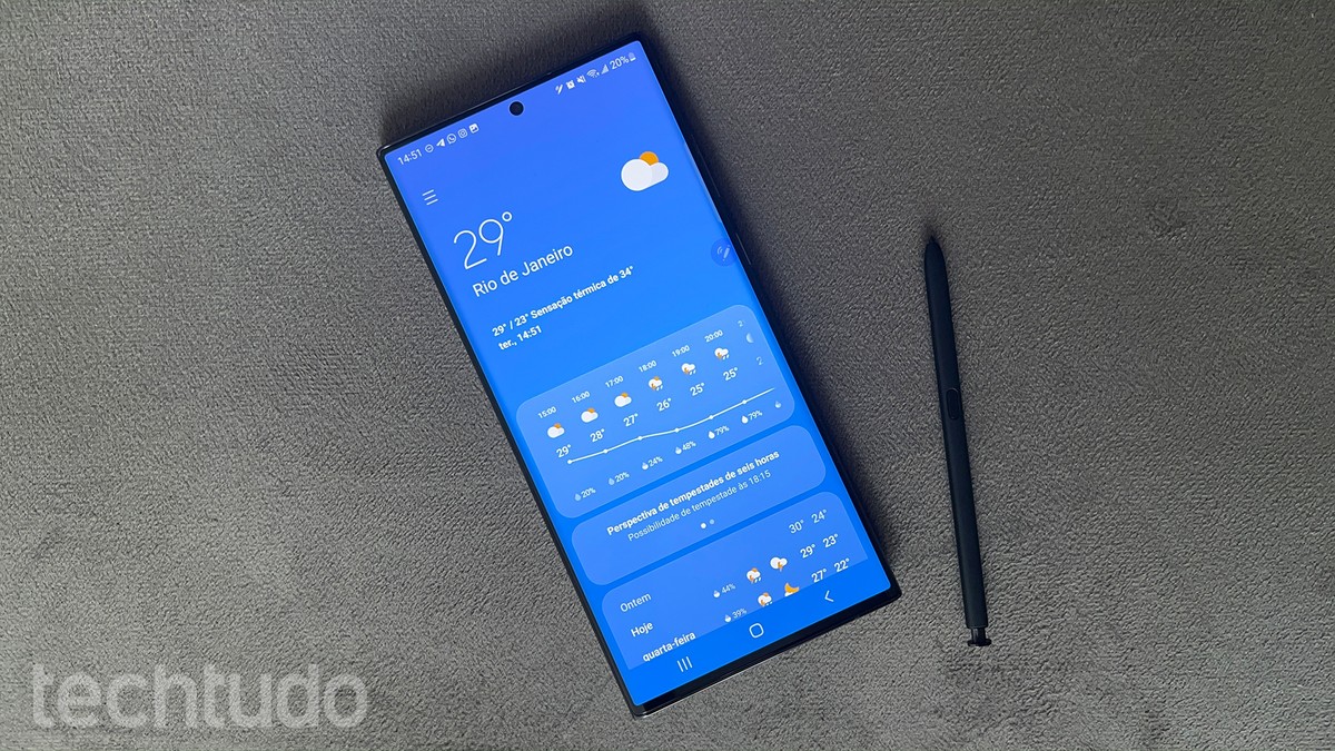 ギャラクシーは世界初の衛星電話通話を行います。 電話