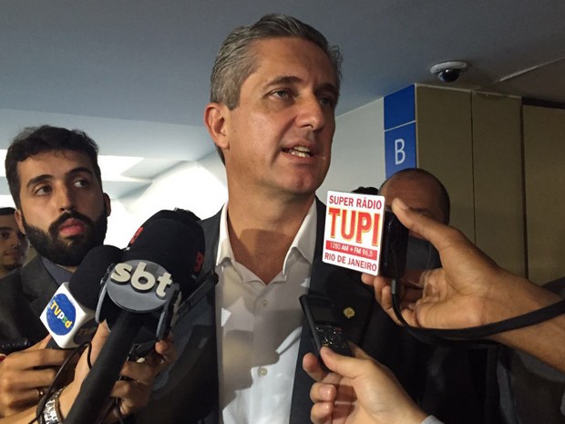 O líder do PSD, Rogério Rosso (DF), em entrevista a jornalistas na Câmara (Foto: Nathalia Passarinho/G1)