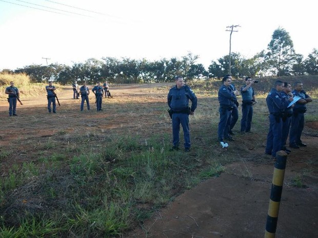 Polícia acompanha ocupação de fazenda em Jaú (Foto: MST/Divulgação)
