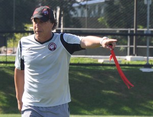 Juan Carrasco, técnico do Atlético-PR (Foto: divulgação/site oficial do Atlético-PR)