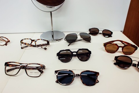 Novidades de Prada e D&G para quem usa óculos de grau ou quem quer trocar de óculos escuros (foto: Charles Naseh)