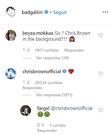 Comentário de Chris Brown no post de Rihanna (Foto: Instagram)