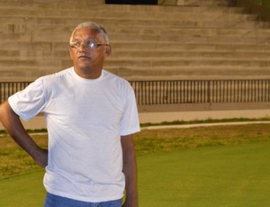 Wamberto Firmino, treinador do Santa Cruz de Santa Rita, no Estádio Almeidão (Foto: Larissa Keren / Globoesporte.com/pb)
