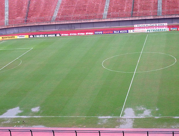 Estádio Pituaçu alagado chuva (Foto: Marcelo Hazan / Globoesporte.com)