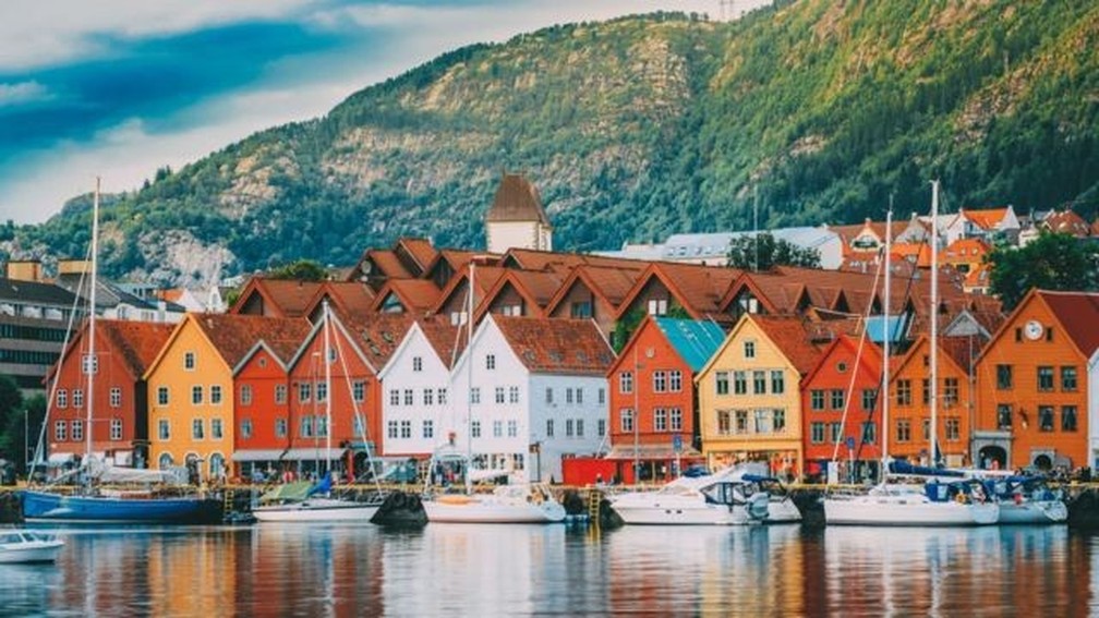 A chegada a Bergen: ‘um final propício para uma viagem fantástica’ — Foto: GETTY IMAGES