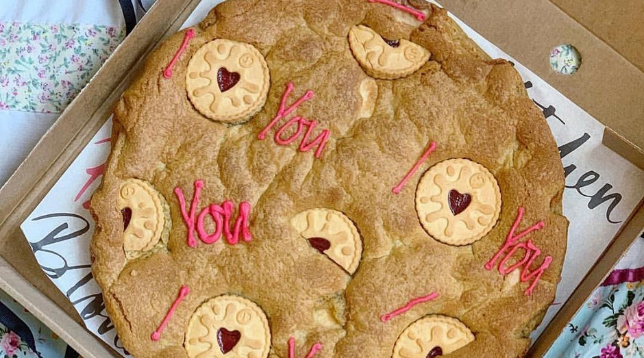 Cookie ou bolo de aniversário? Os produtos da Blondie's Kitchen atendem por ambos os nomes (Foto: Divulgação)