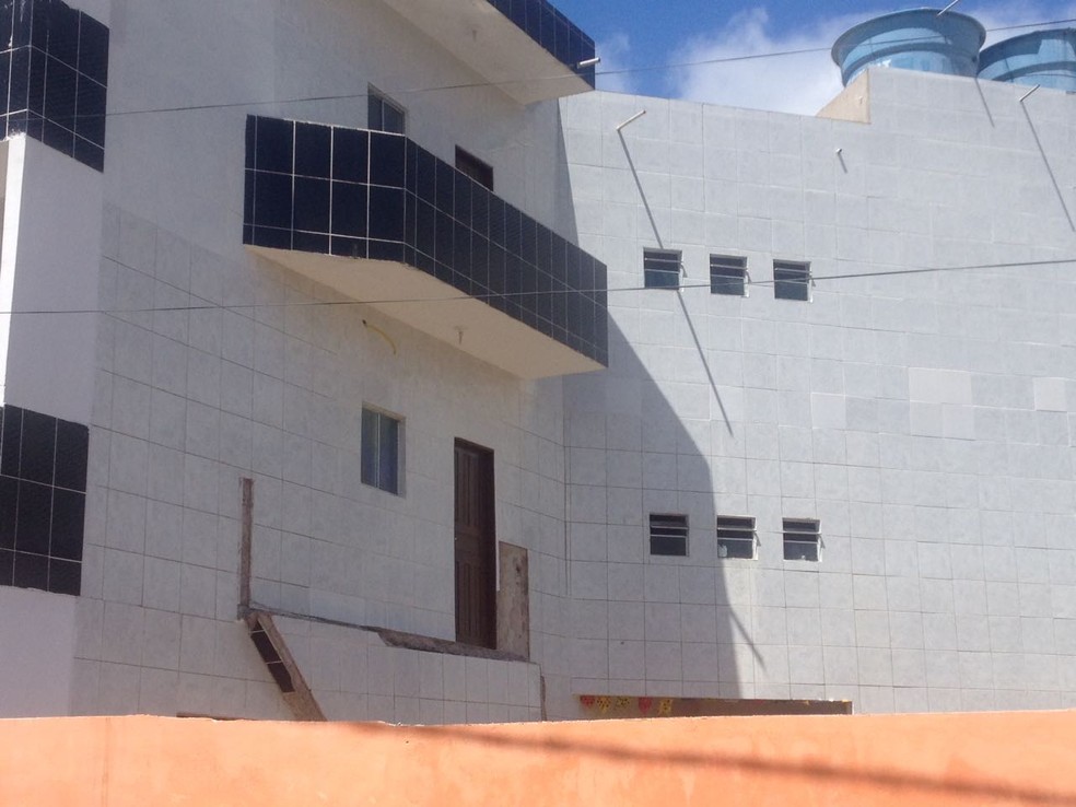 Marquise caiu e atingiu jovem em Triunfo (Foto: Caren Diniz/TV Asa Branca)