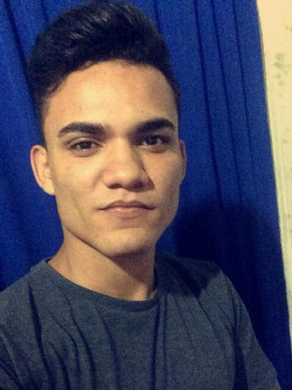 Júnior Cesar Pontes da Silva, de 19 anos, morreu após ser baleado no pescoço durante um assalto (Foto: Arquivo da família)