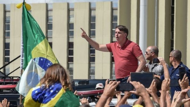 No último dia 19, Bolsonaro participou de uma manifestação a favor de um novo golpe militar no Brasil (Foto: EVARISTO SA/AFP E GETTY IMAGES)