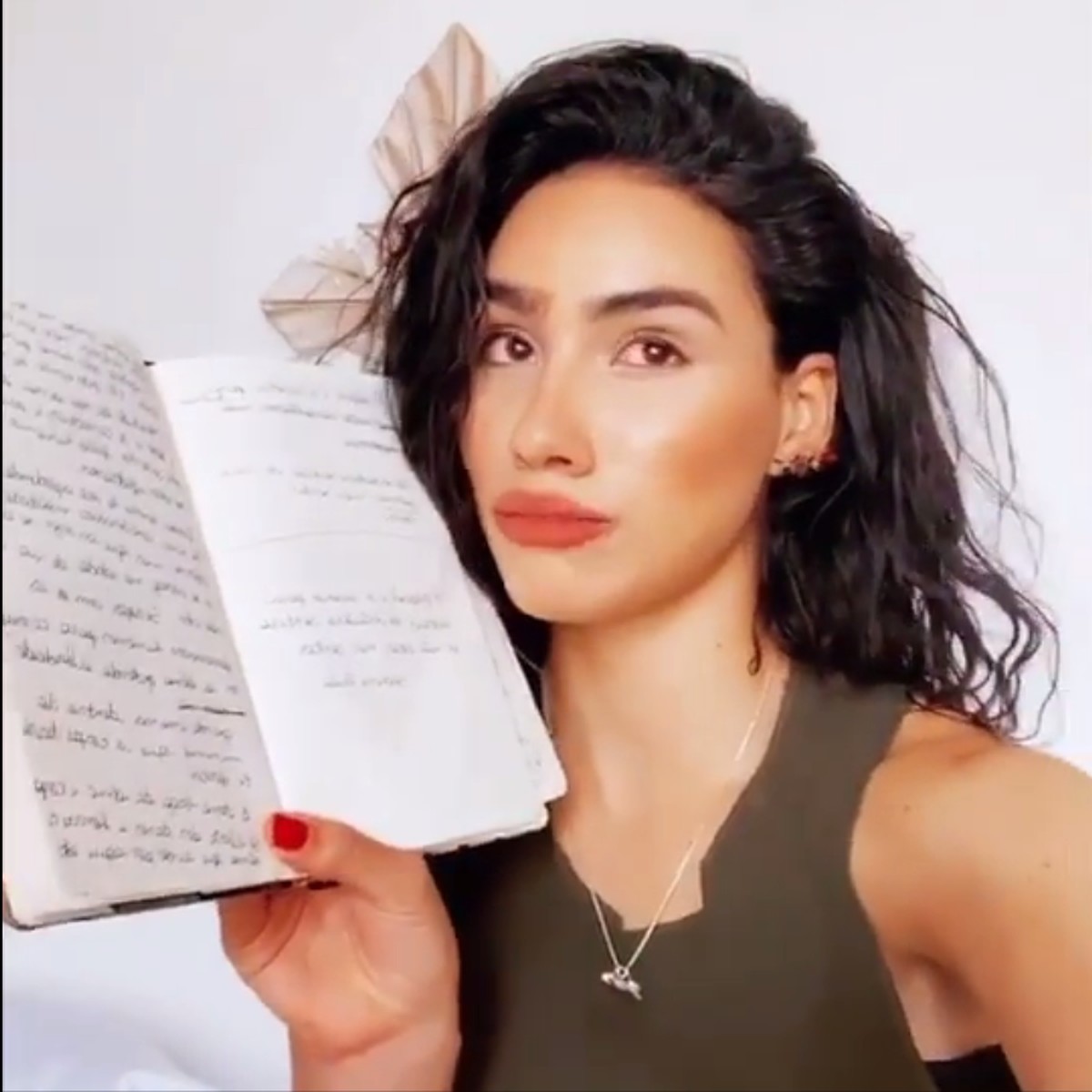 Bailarina Do Faustao Stephanie Paula Termina De Escrever Livro De Frases E Poemas Na Quarentena Domingao Do Faustao Gshow