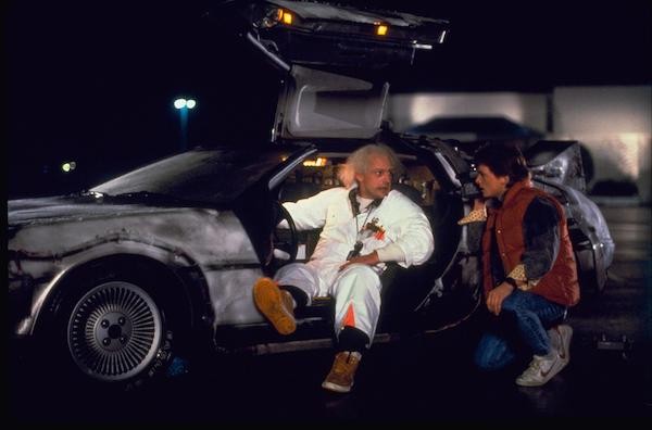 Christopher Lloyd e Michael J. Fox em cena de De Volta Para o Futuro (1985) (Foto: Reprodução)