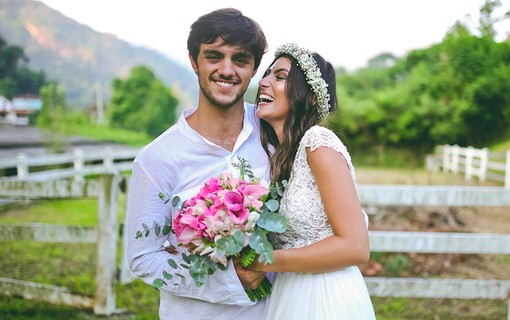Apaixonados: Felipe Simas e Mariana Uhlmann celebram 4 anos de relação