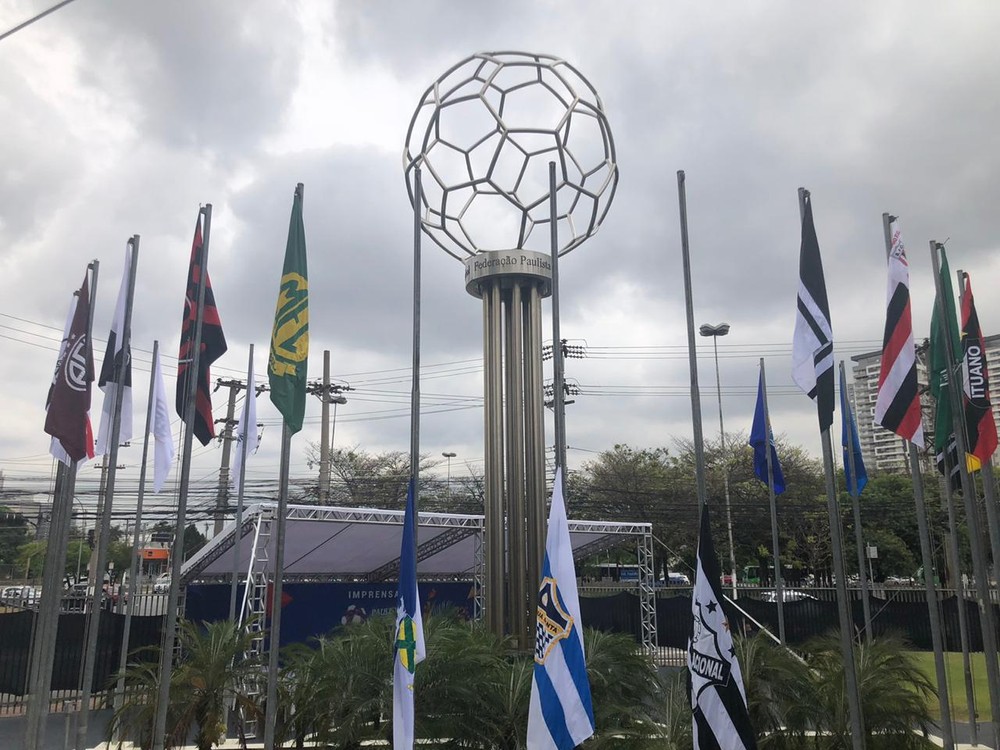 Protocolo da FPF prevê times confinados até fim do Paulistão; gol sem comemoração é avaliado