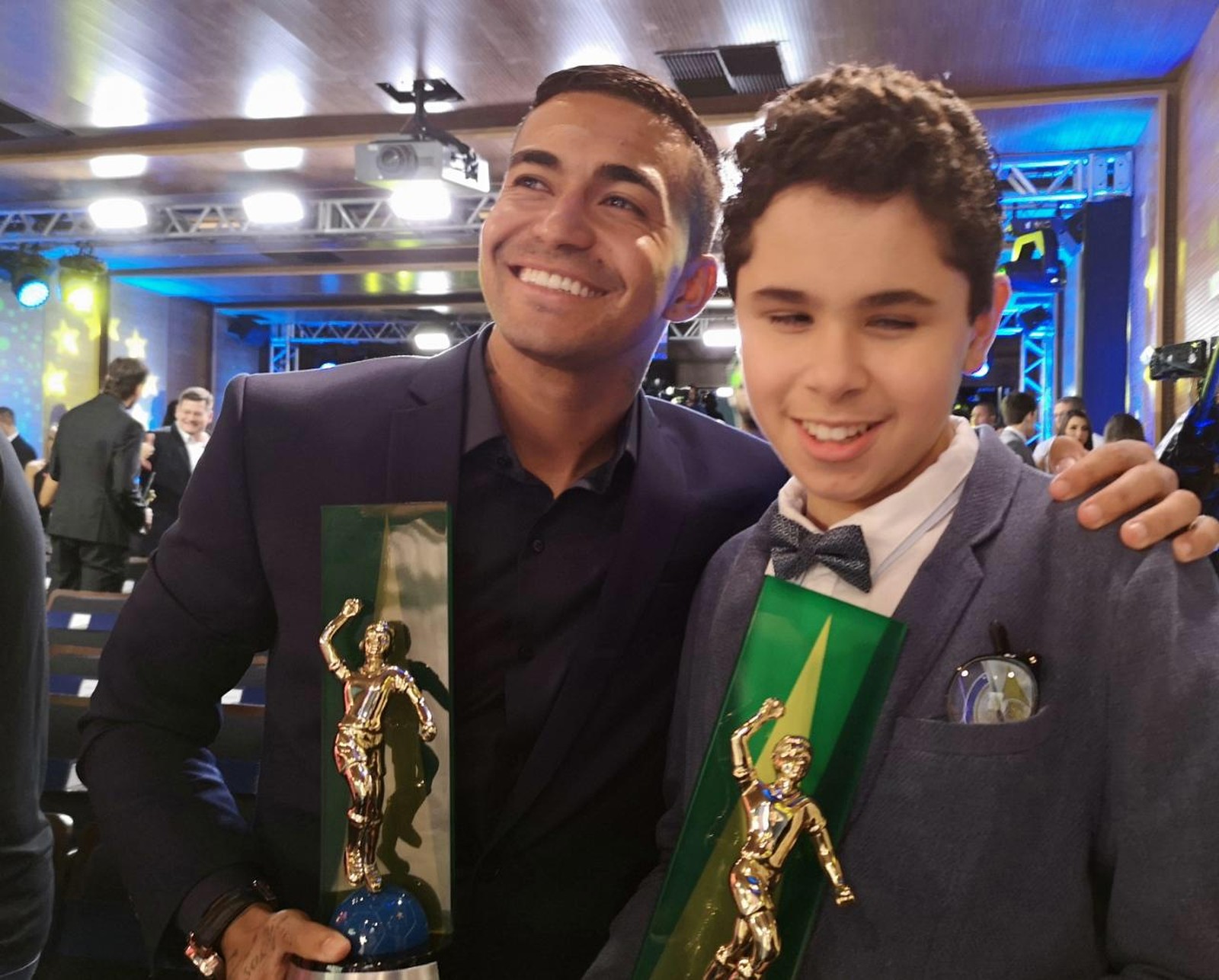 Em alta, mas sem proposta, Dudu viaja para Disney à espera de valorização do Palmeiras