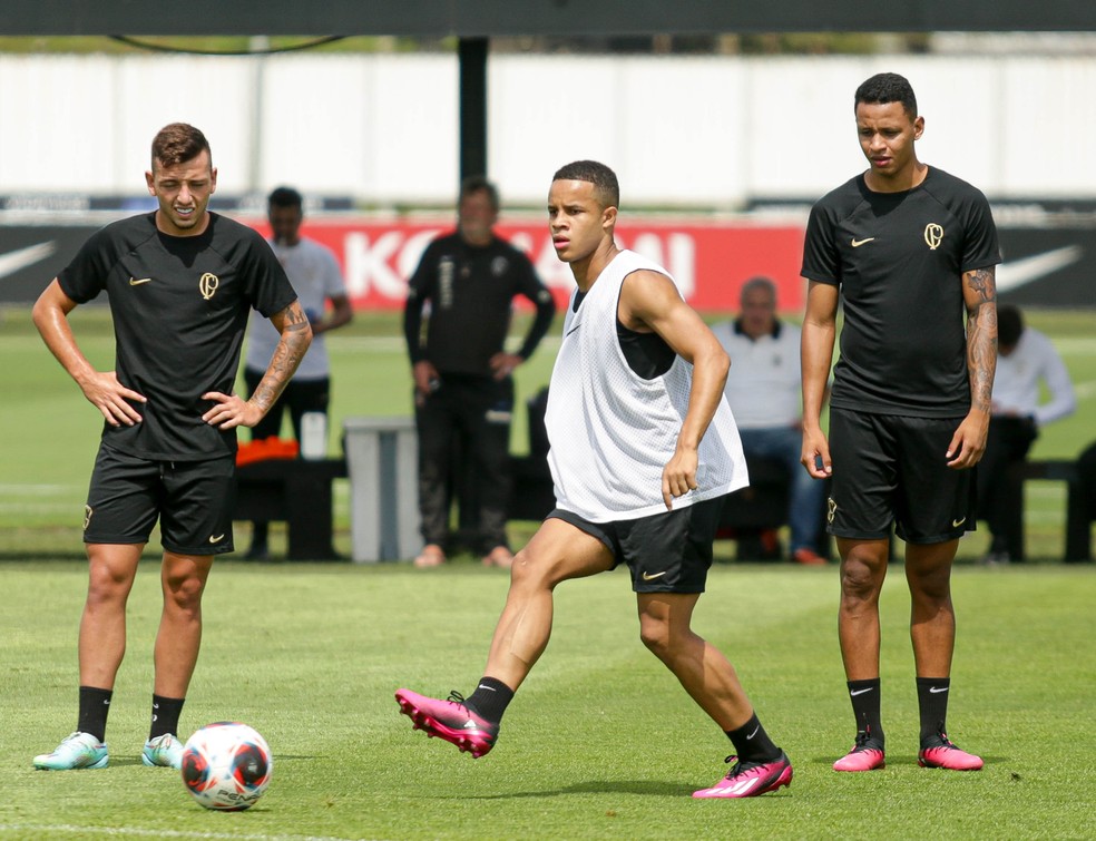 Treino do Corinthians: segundo dia de preparação para o clássico tem atividade recheada de garotos