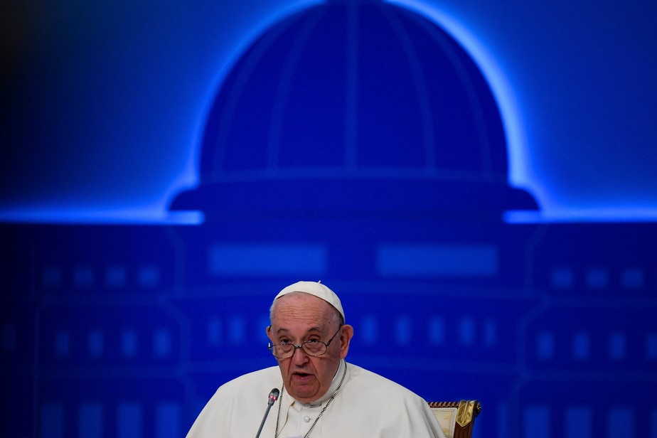 Papa Francisco discursa na sessão plenária do 7º Congresso de Líderes das Religiões Mundiais e Tradicionais no Palácio da Paz e Reconciliação em Nursultan em 14 de setembro de 2022