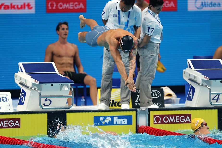 Revezamento brasileiro no 4x100m avança em primeiro à final do Mundial
