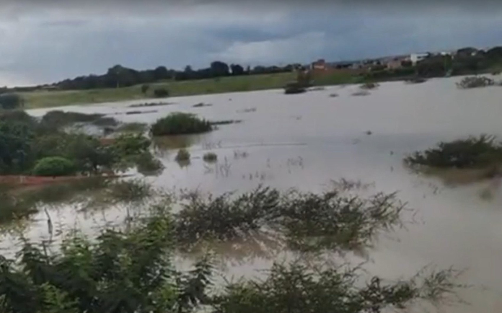 Homem morre após ficar preso em rede de pesca e se afogar em barragem no sudoeste da Bahia