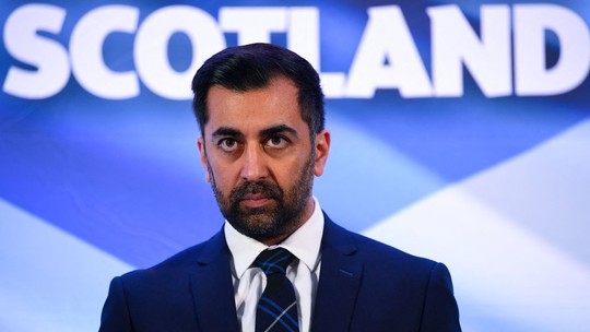 Partido Nacional Escocês escolhe muçulmano Humza Yousaf como novo líder e chefe do Executivo