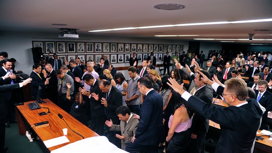 Ala da bancada evangélica dá guinada e acena para Lula, em meio a divisões no grupo