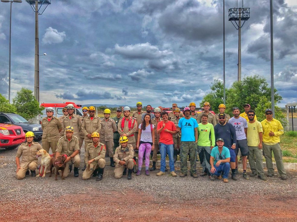 Bombeiros de Goiás e Grupo Voluntário de Busca e Salvamento após buscas por turistas perdidos na Chapada dos Veadeiros (GO) — Foto: Divulgação