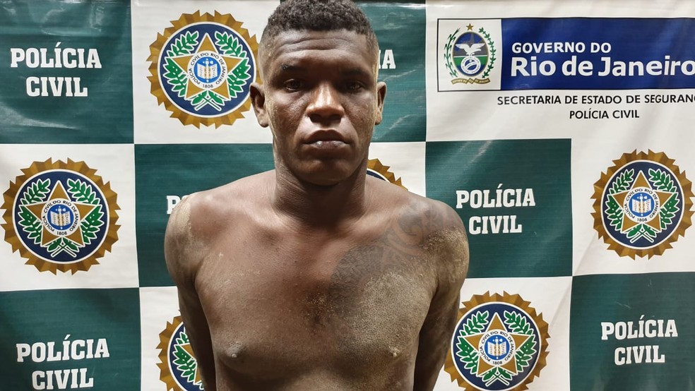 Zulu tentou fugir ao receber voz de prisão. A polícia afirma que ele era um dos 'plantonistas' da milícia — Foto: PCERJ