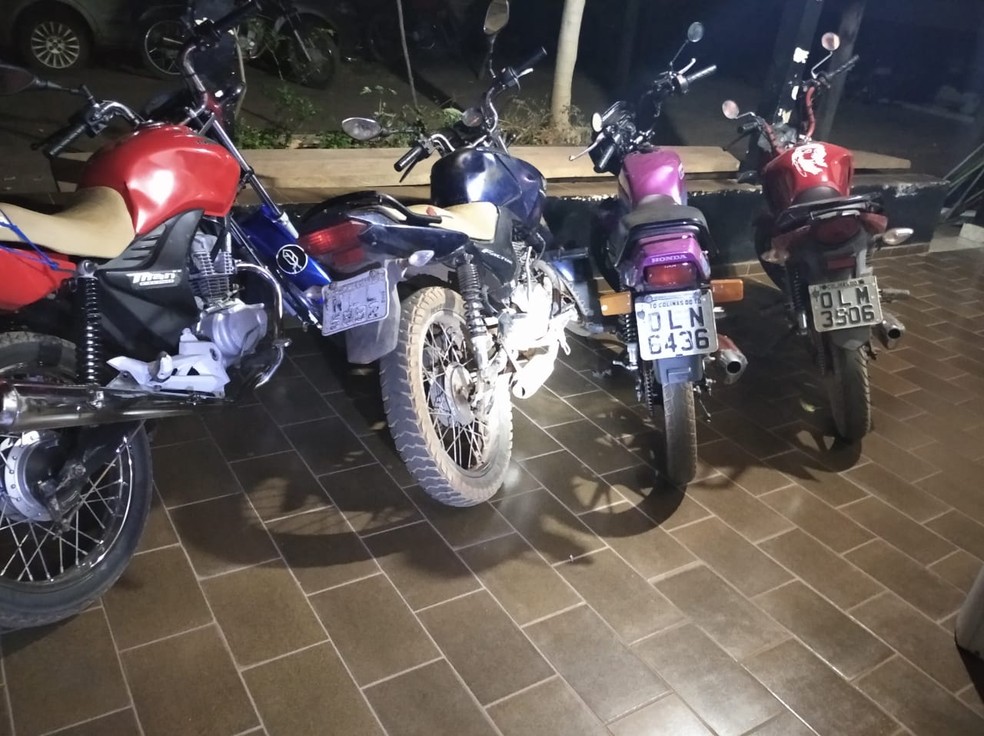 Motos que foram apreendidas pela polícia em operação — Foto: Polícia CIvil/Divulgação