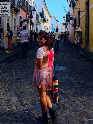 Camilla passeia pelo Pelourinho, em Salvador, onde roda novo filme (Foto: Reprodução/Instagram)