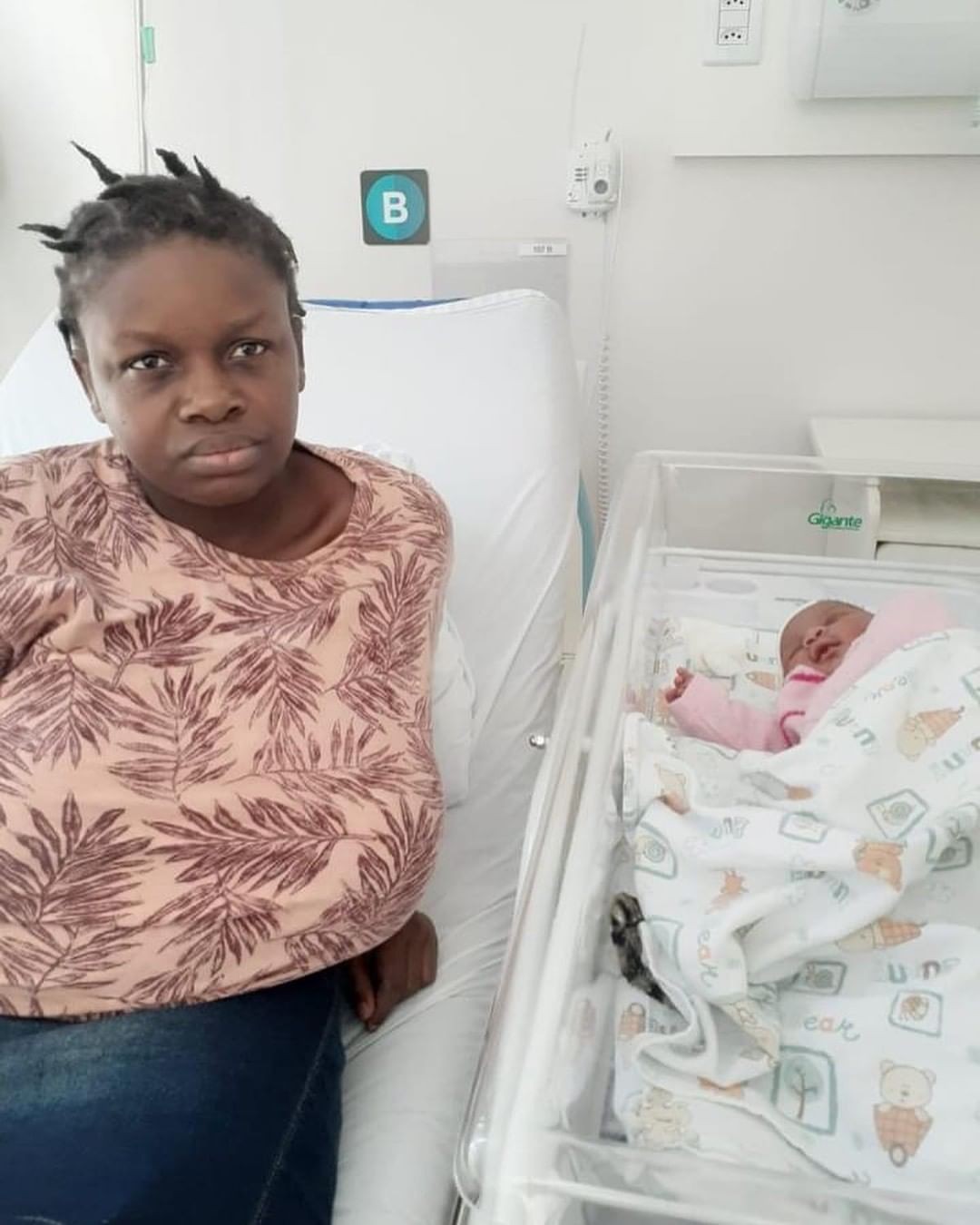Com ajuda de enfermeira, imigrante haitiana dá à luz em ambulância do Samu em Marau
