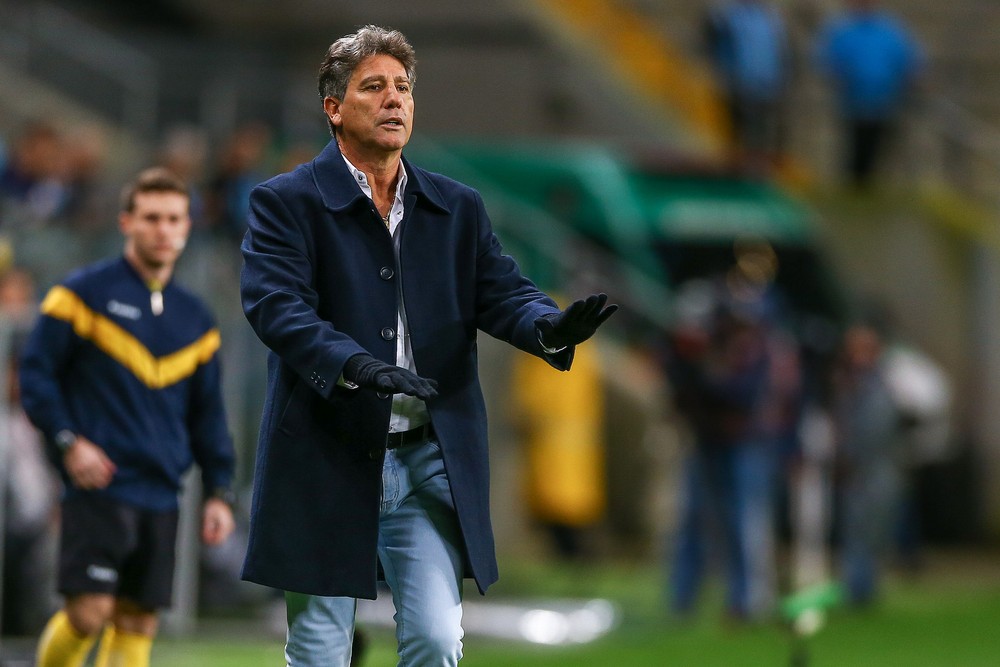 Duas posições sem dono no Grêmio