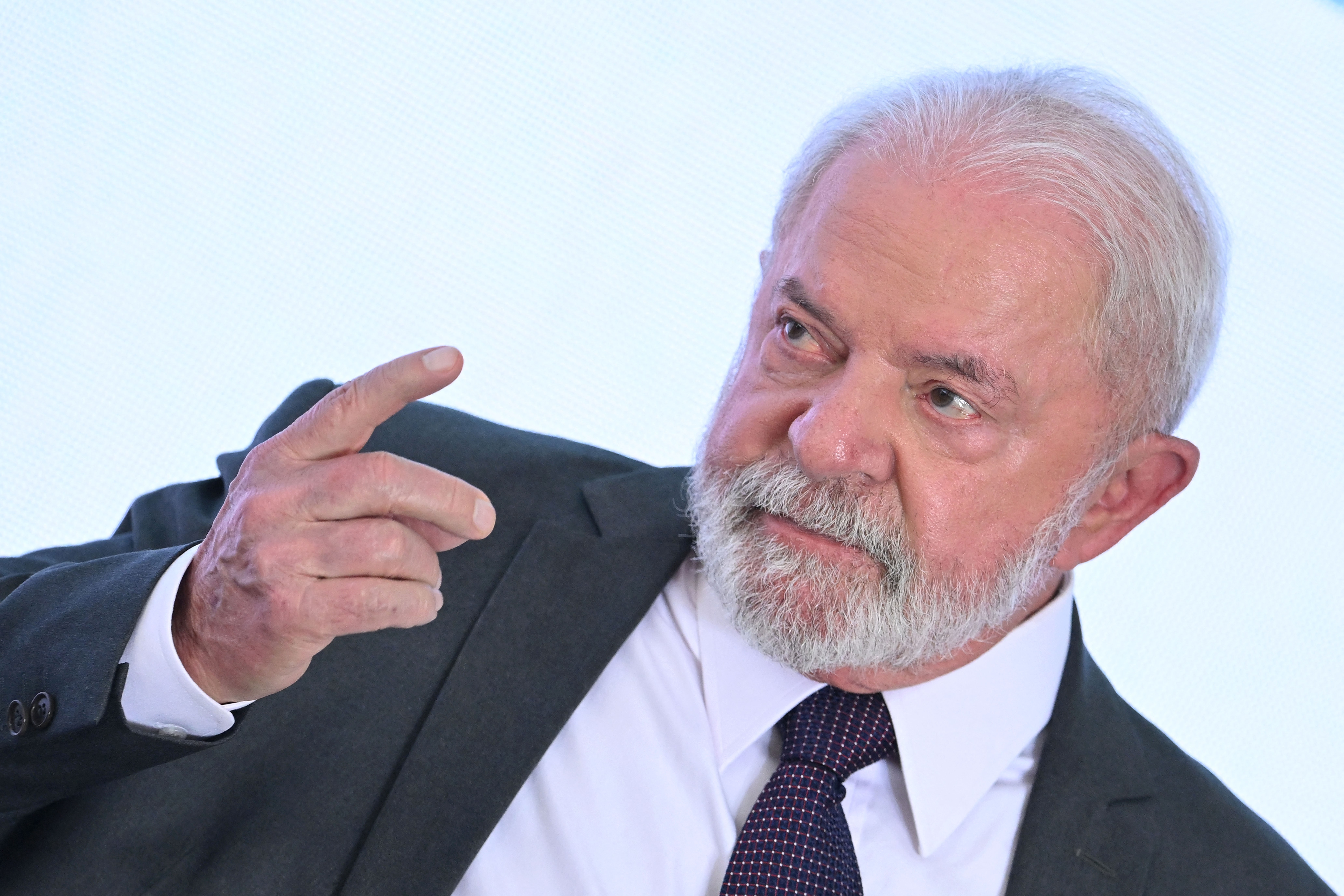 Datafolha: para 61%, Lula se comporta como deveria em todas ou na maioria das ocasiões