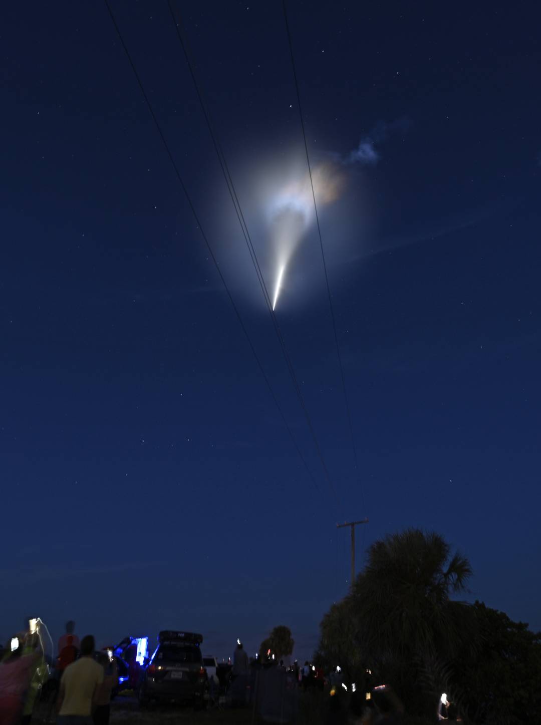 Missão da SpaceX decola para voo orbital só com civis