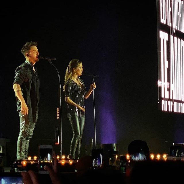 Sandy e Junior Lima no palco em Lisboa (Foto: Reprodução / Instagram)