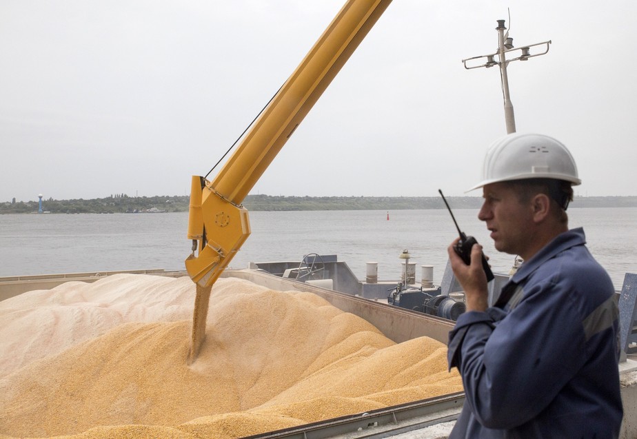Mesmo com o bloqueio, navios que transportam grãos partiram de portos ucranianos nesta segunda-feira