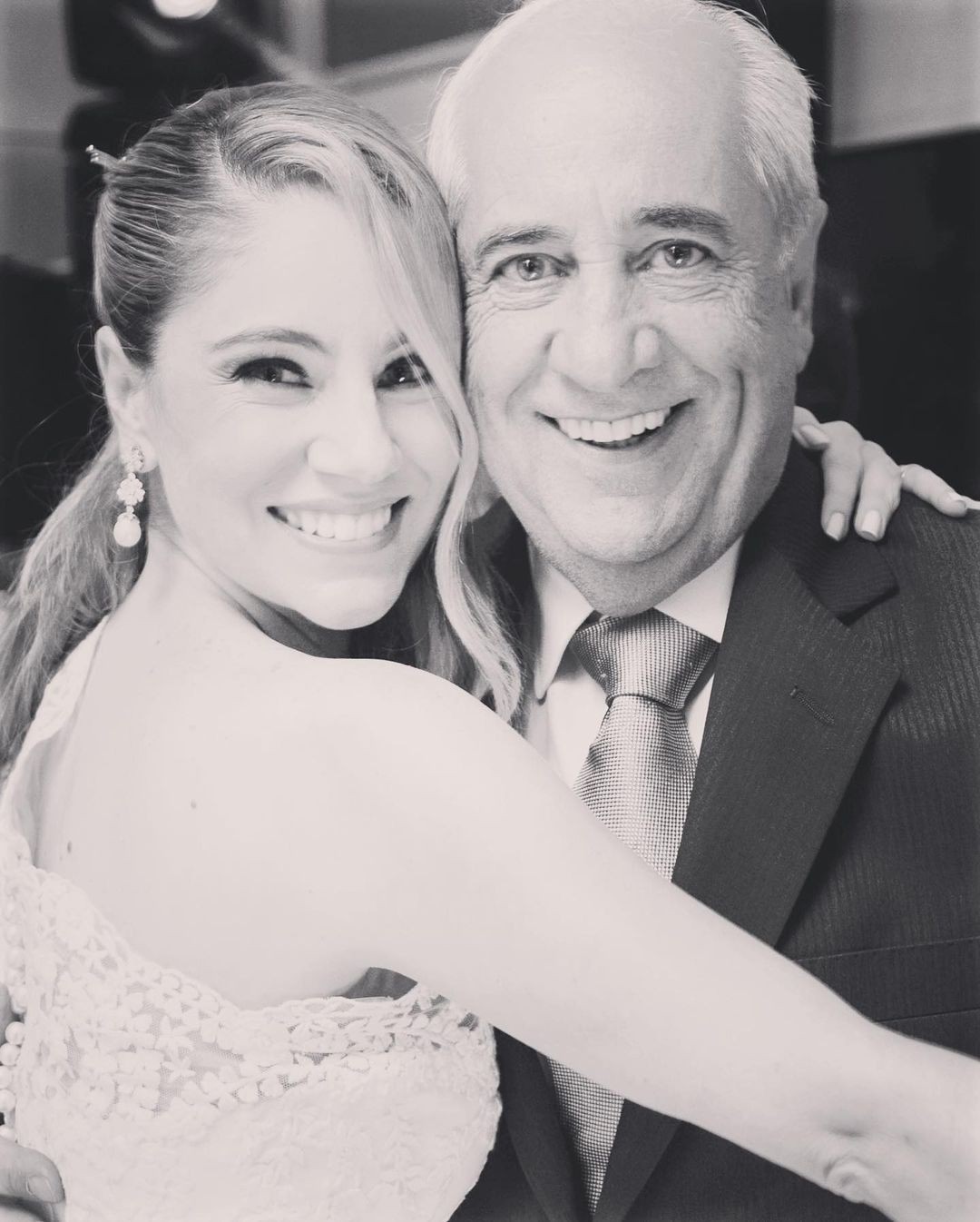 Juliana Baroni presta última homenagem ao pai (Foto: Reprodução/Instagram)