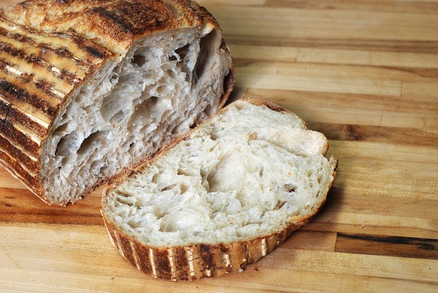 Pão Sourdough: receita garante crosta crocante  (Foto: Clarisse Svaiter / Divulgação)