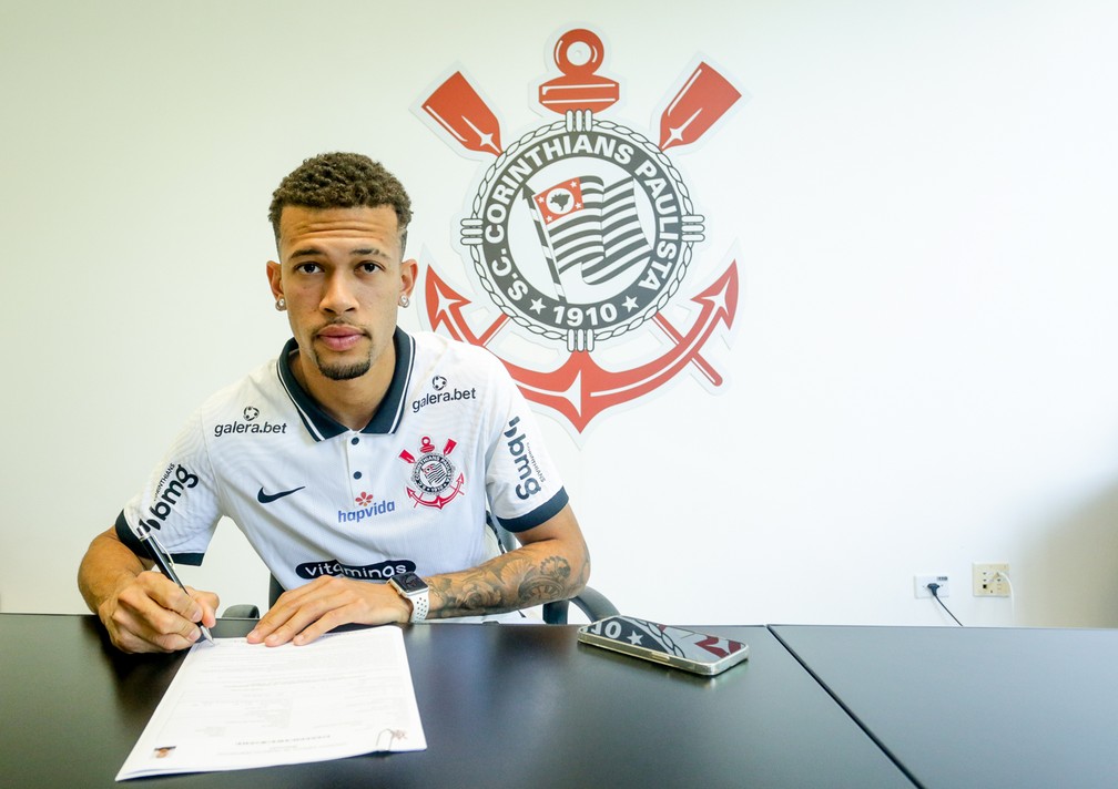 Empresários de João Victor já estão em Portugal para negociar o jogador