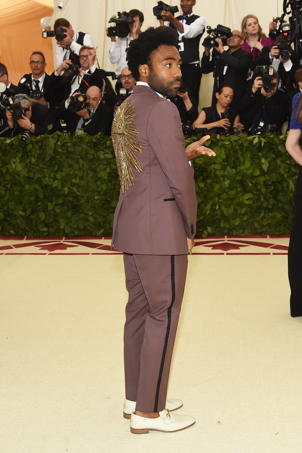 NEW YORK, NY - MAY 07:  Donald Glover attends the Heavenly Bodies: Fashion & The Catholic Imagination Costume Institute Gala at The Metropolitan Museum of Art on May 7, 2018 in New York City.  (Photo by Jamie McCarthy/Getty Images) (Foto: Getty Images)