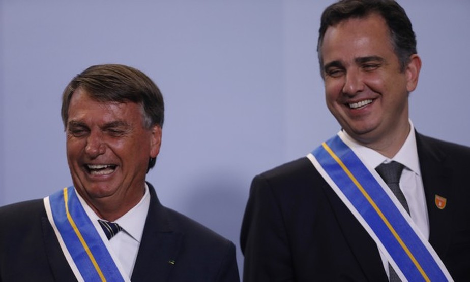 Jair Bolsonaro e Rodrigo Pacheco na entrega de condecorações do Ministro da Justiça