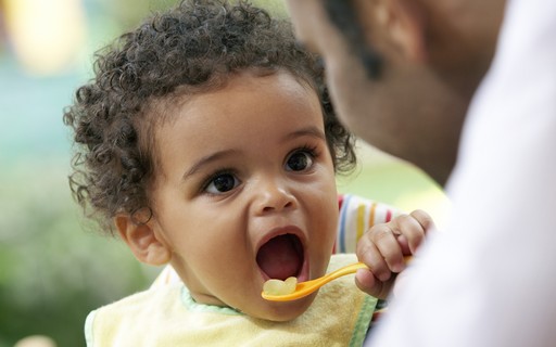 Tenho um filho de 2 anos que decidiu ser vegetariano. Agora só quer salada  e arroz. Isso é normal? - Revista Crescer