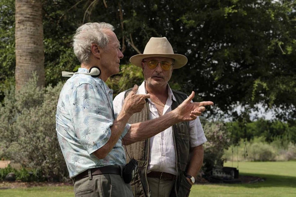 Clint dirige o ator Andy Garcia, com quem também contracena no filme — Foto: Divulgação