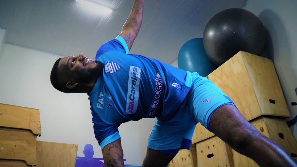 Amaral foi liberado pelo CSA depois de se recuperar de lesão no joelho — Foto: Matheus Pimenta / Ascom CSA