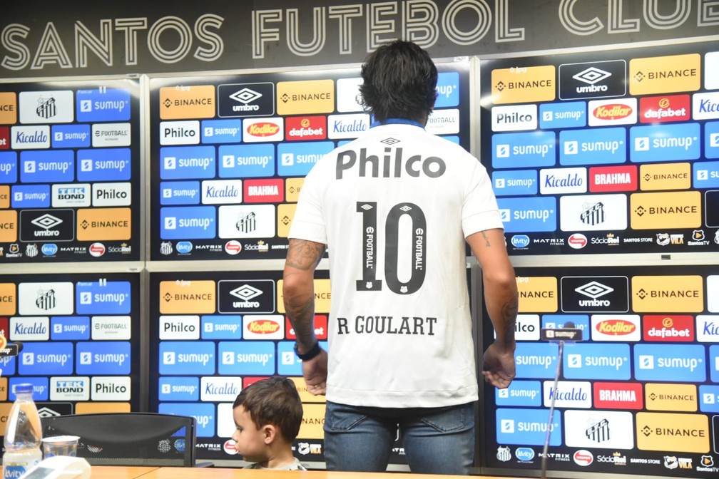Ricardo Goulart veste a camisa 10 do Santos — Foto: Ivan Storti / Santos FC