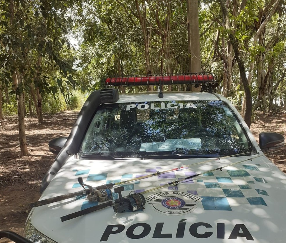 Pescadores foram multados em Sandovalina (SP) nesta segunda-feira (21) — Foto: Polícia Militar Ambiental