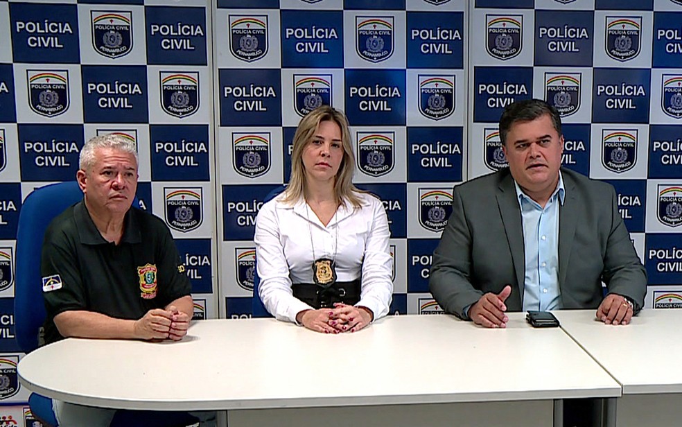 Delegados Gilmar Rodrigues [E] e LÃ­dia Barci, acompanhados do chefe da PolÃ­cia Civil, Joselito Kehrle  (Foto: ReproduÃ§Ã£o/TV Globo)