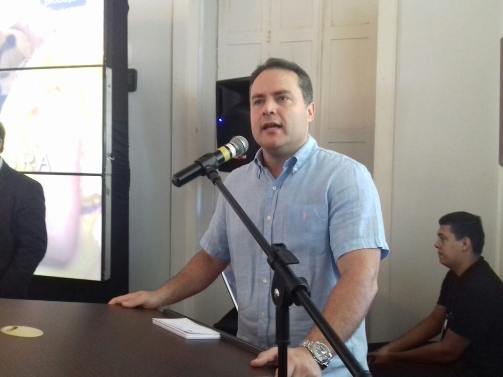 Governador Renan Filho fala sobre proposta de redução do ICMS para refletir no valor cobrado pelo litro do diesel (Foto: Andréa Resende/G1)