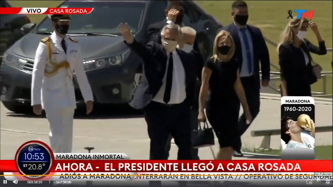 Alberto Fernandez, presidente da Argentina, chega a velório de Maradona