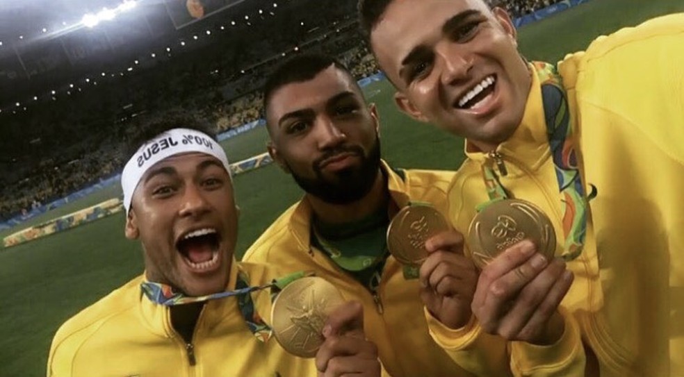 Neymar, Gabriel Gabigol e Luan com o ouro olímpico no Maracanã, em 2016 — Foto: Reprodução/Instagram